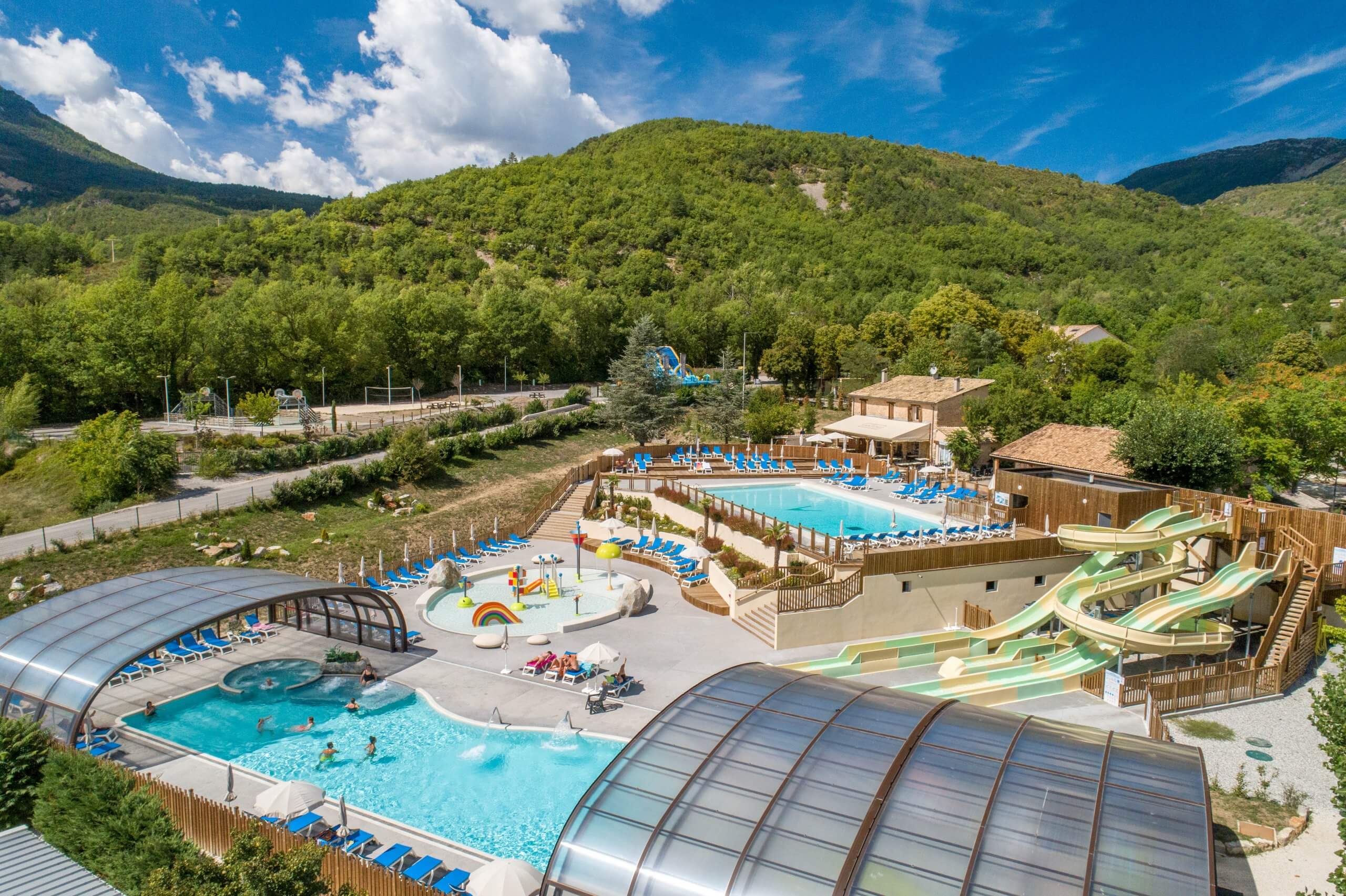Überdachter Swimmingpool