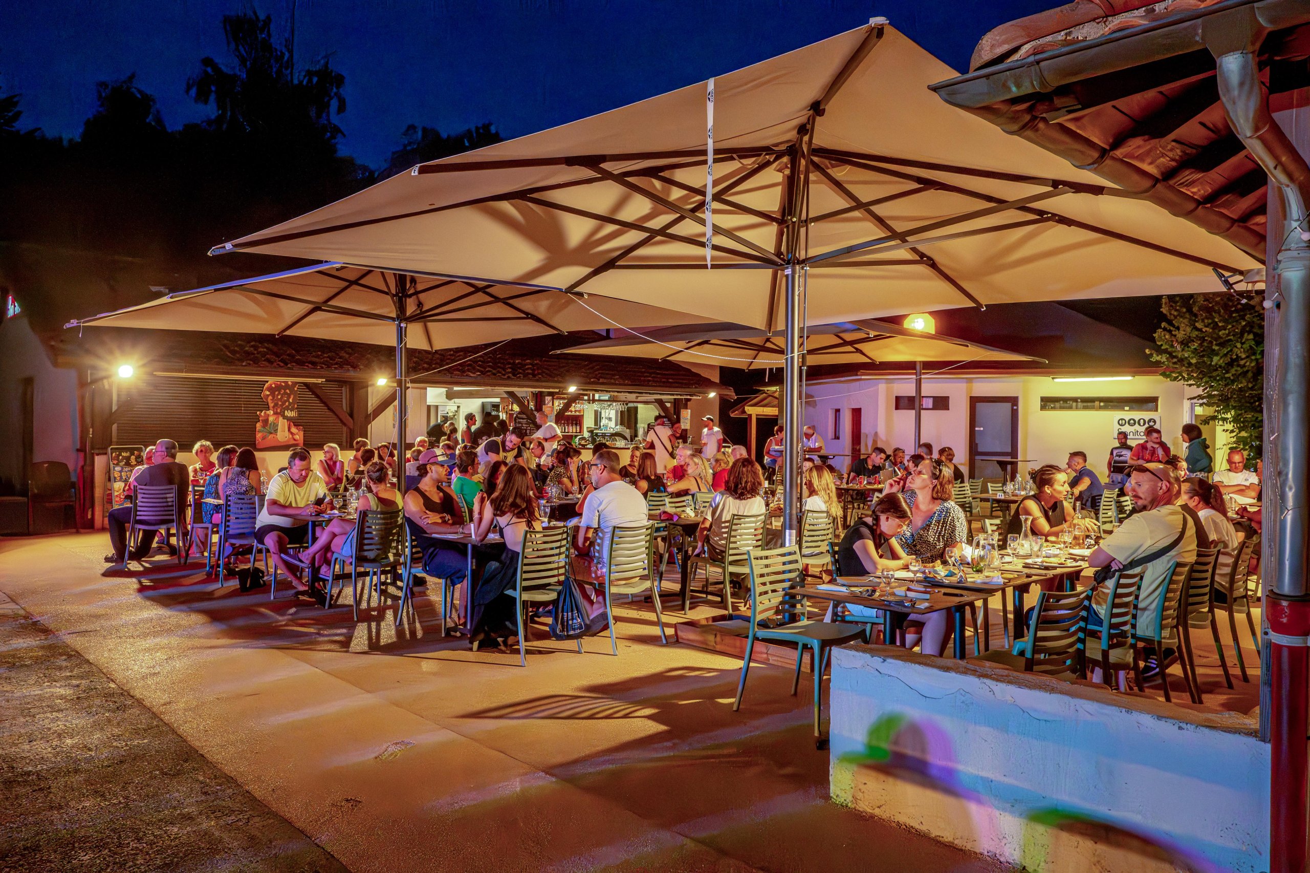 Camping Isère Ciela Village Le Bontemps restaurant soirée
