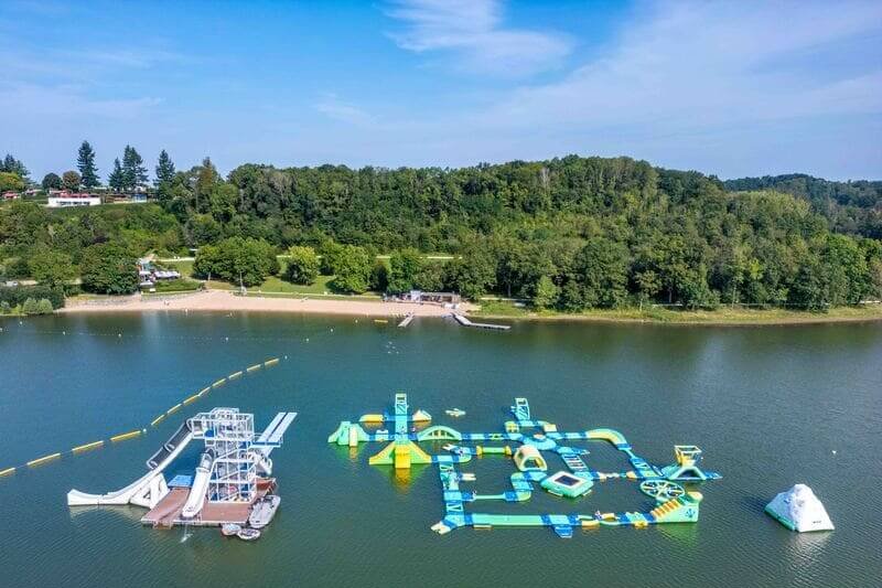 Camping La Liez Ciela Village Peigney Haute-Marne lac jeux gonflables