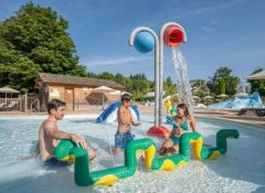 Camping Canet-de-Salars Aveyron Ciela Village Le Caussanel aire de jeux aquatique