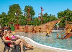 Camping Villeneuve-de-Berg Ardèche Ciela Village Domaine Le Pommier bateau pirate 