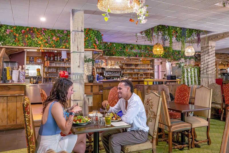 193 Camping Occitanie Le Floride Et L Embouchure Ciela Village Tiki Restaurant