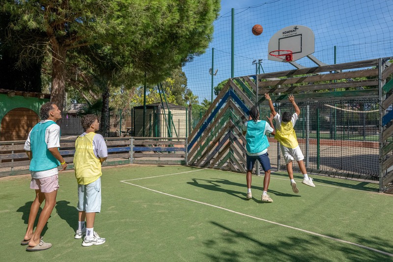 388 Camping Occitanie Le Floride Et L Embouchure Ciela Village Terrain Multisports Adultes