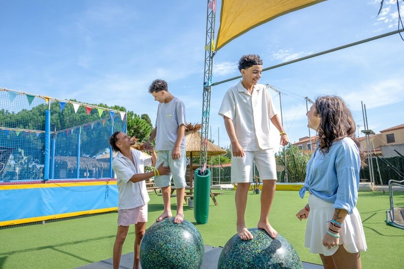 419 Camping Occitanie Le Floride Et L Embouchure Ciela Village Ecole De Cirque Circus Camp