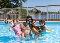 Camping Alrance Aveyron Les Cantarelles Ciela Village piscine