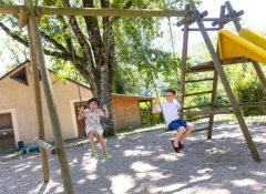 Camping Alrance Aveyron Les Cantarelles Ciela Village aire de jeux enfants