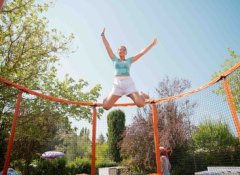 Camping Les Routes de Provence Forcalquier Alpes de Haute Provence Ciela Village  trampoline