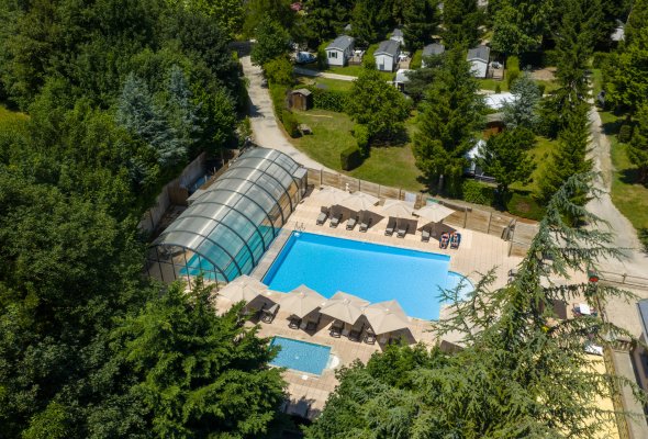 Camping Le Bourg d'Oisans Isère Le Château de Rochetaillée Ciela Village piscine