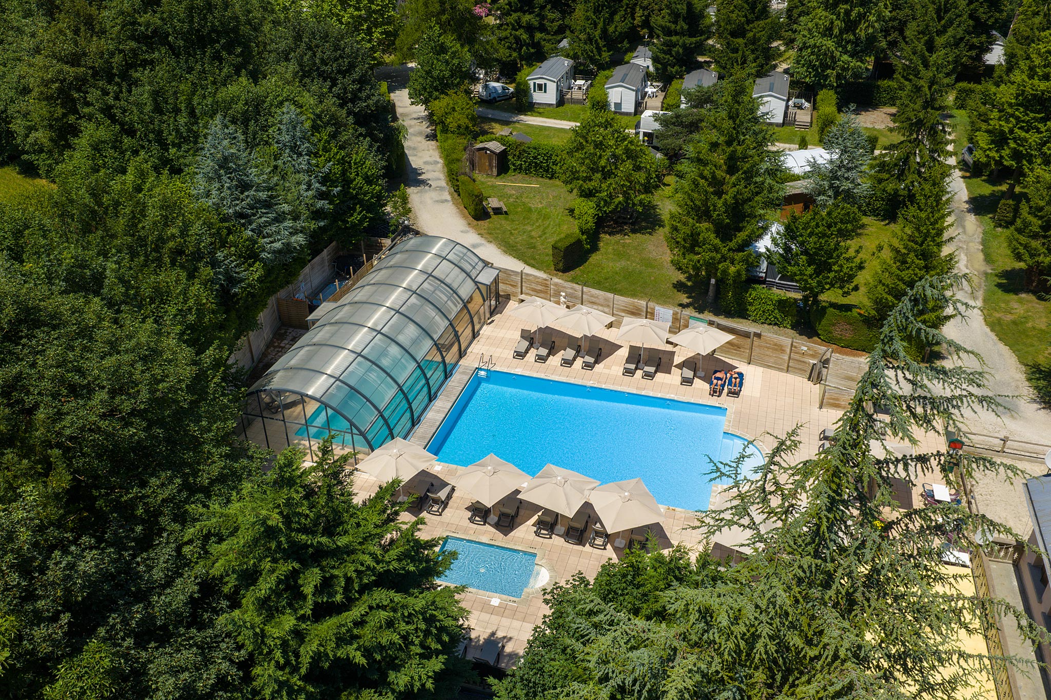 Camping Le Bourg d'Oisans Isère Le Château de Rochetaillée Ciela Village piscine