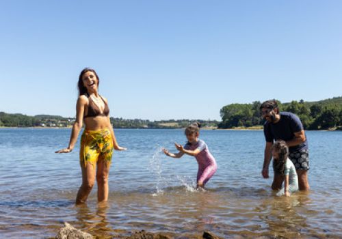 Camping Alrance Aveyron Les Cantarelles Ciela Village bord de lac