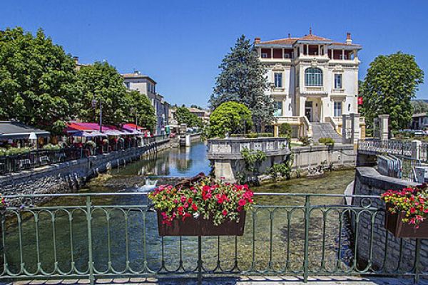 L'Isle sur la Sorgue Camping Pernes-les-Fontaines Vaucluse Ciela Village