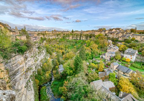 Vue en hauteur sur le Trou de Bozouls près du Camping Le Caussanel - Ciela Village à Canet-de-Salars dans l'Aveyron