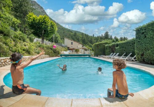 Camping Serres Ciela Village Les 2 Soleils piscine enfants