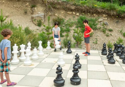 Camping Serres Ciela Village Les 2 Soleils échiquier géant