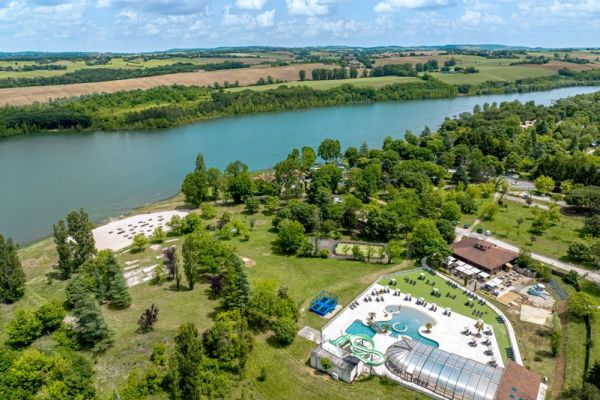 Photo aérienne du Camping Le Lac de Thoux Ciela Village dans le Gers