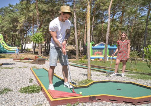 Camping St-Laurent-du-Verdon Ciela Village La Farigoulette mini-golf