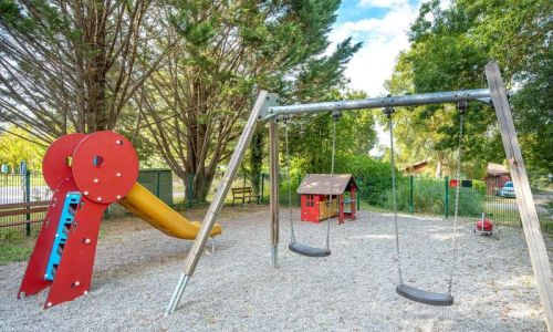 Camping Le Lac de Thoux Ciela Village Gers aire de jeux enfant